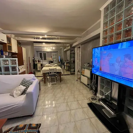 Affitto Due Camere, Due Bagni In *